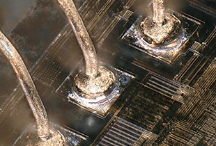 Observación y medición de uniones de cables utilizando un Microscopio Digital